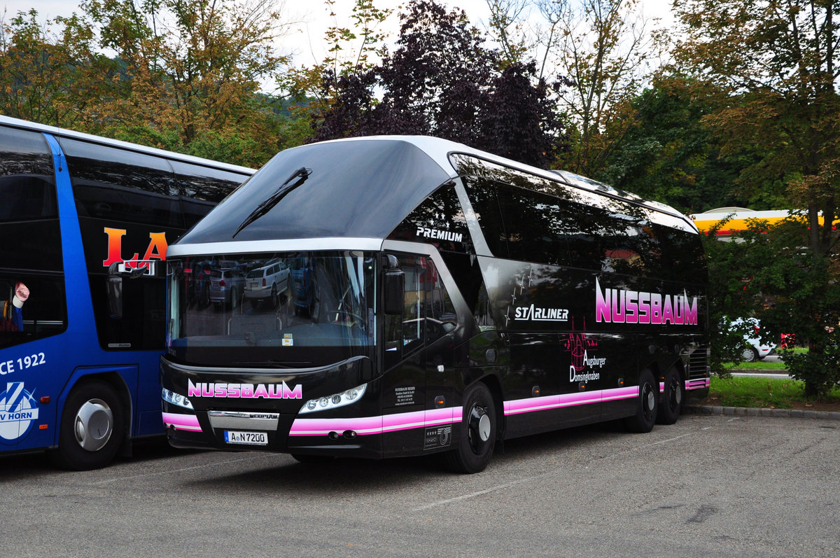 Neoplan Starliner von Nussbaum Reisen aus der BRD in Krems gesehen.