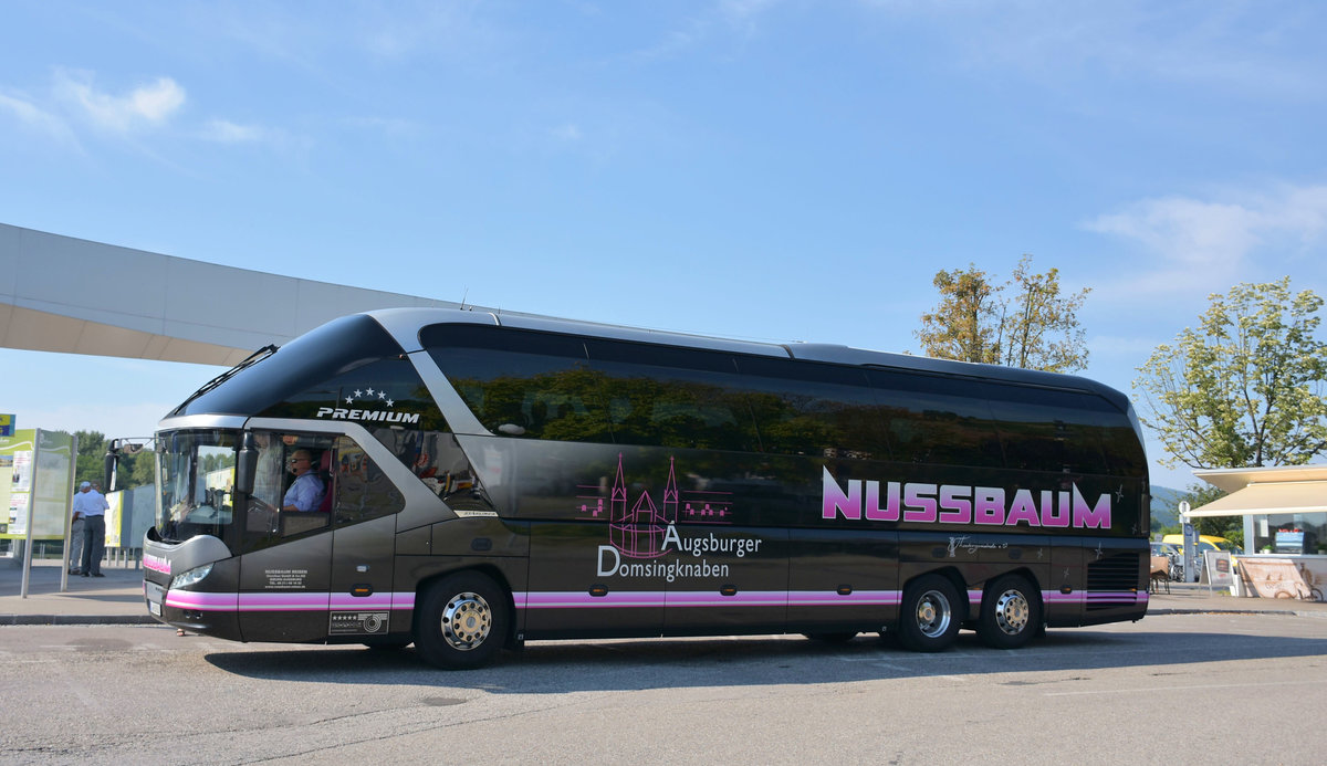 Neoplan Starliner von NUSSBAUM Reisen aus der BRD in Krems.