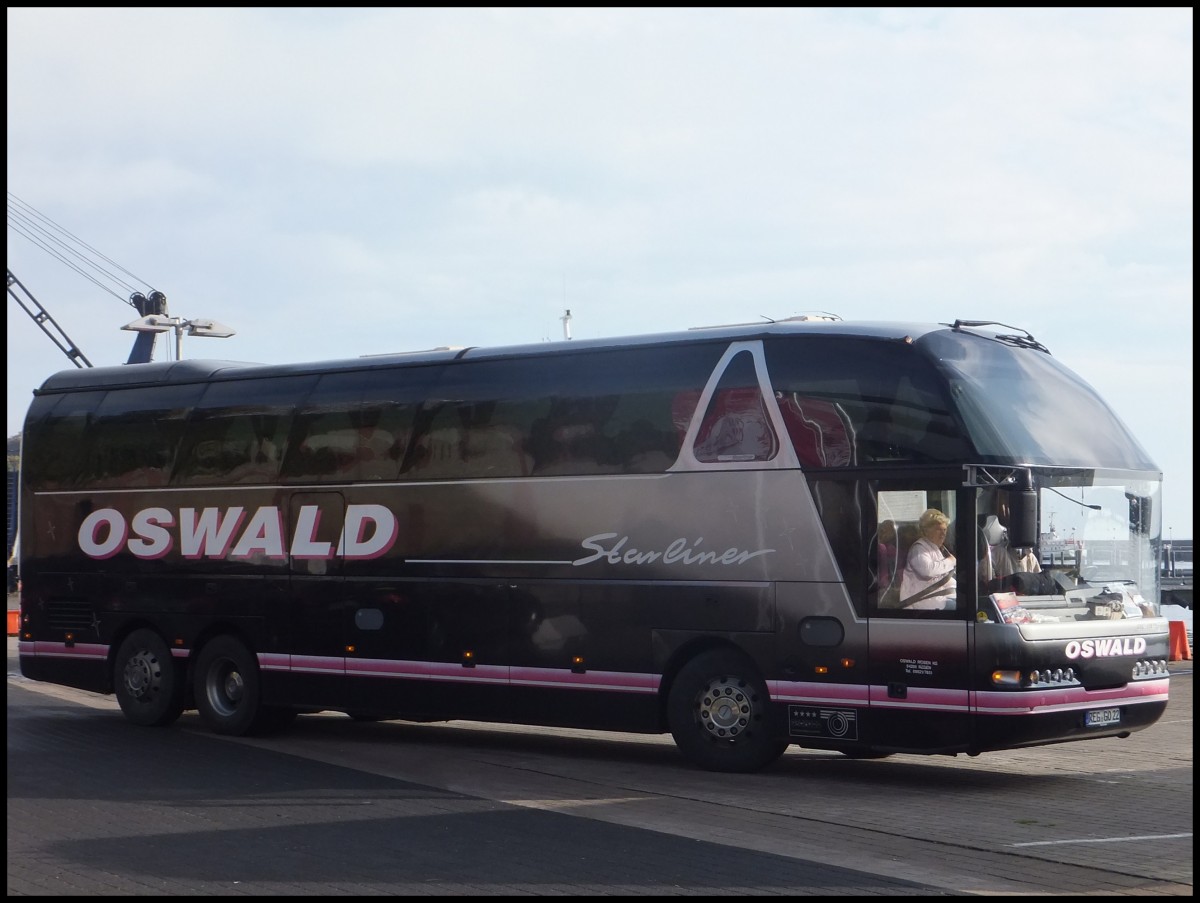 Neoplan Starliner von Oswald aus Deutschland im Stadthafen Sassnitz.