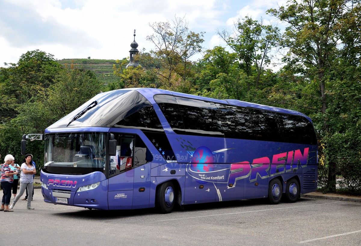 Neoplan Starliner von Prein Komfortreisen aus Bruck an der Mur in der Steiermark/Österreich im Juni 2015 in Krems.
Liebe Grüße an die  Starliner Hexe  und den Fahrer!