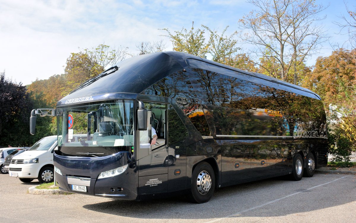 Neoplan Starliner vom Reisedienst Nickel aus der BRD in Krems gesehen. 