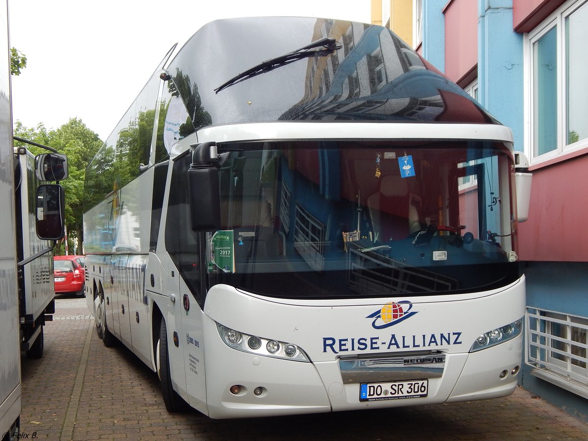 Neoplan Starliner von Schütz Reisedienst aus Deutschland in Neubrandenburg.