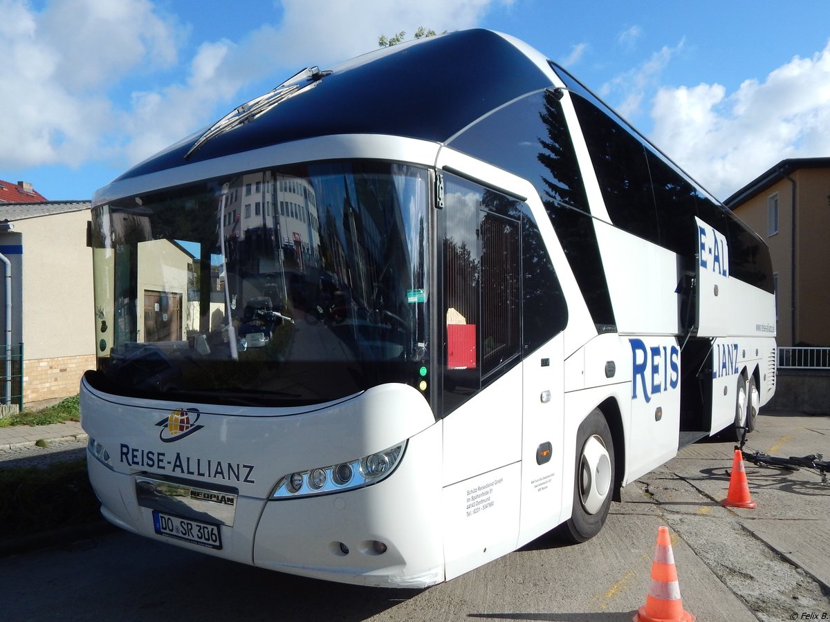 Neoplan Starliner von Schütz Reisedienst aus Deutschland in Sassnitz.