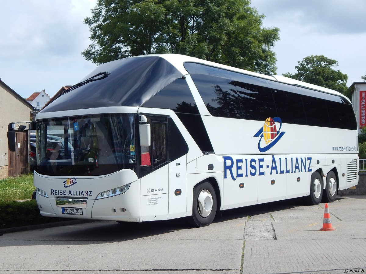 Neoplan Starliner von Schütz Reisedienst aus Deutschland in Sassnitz.