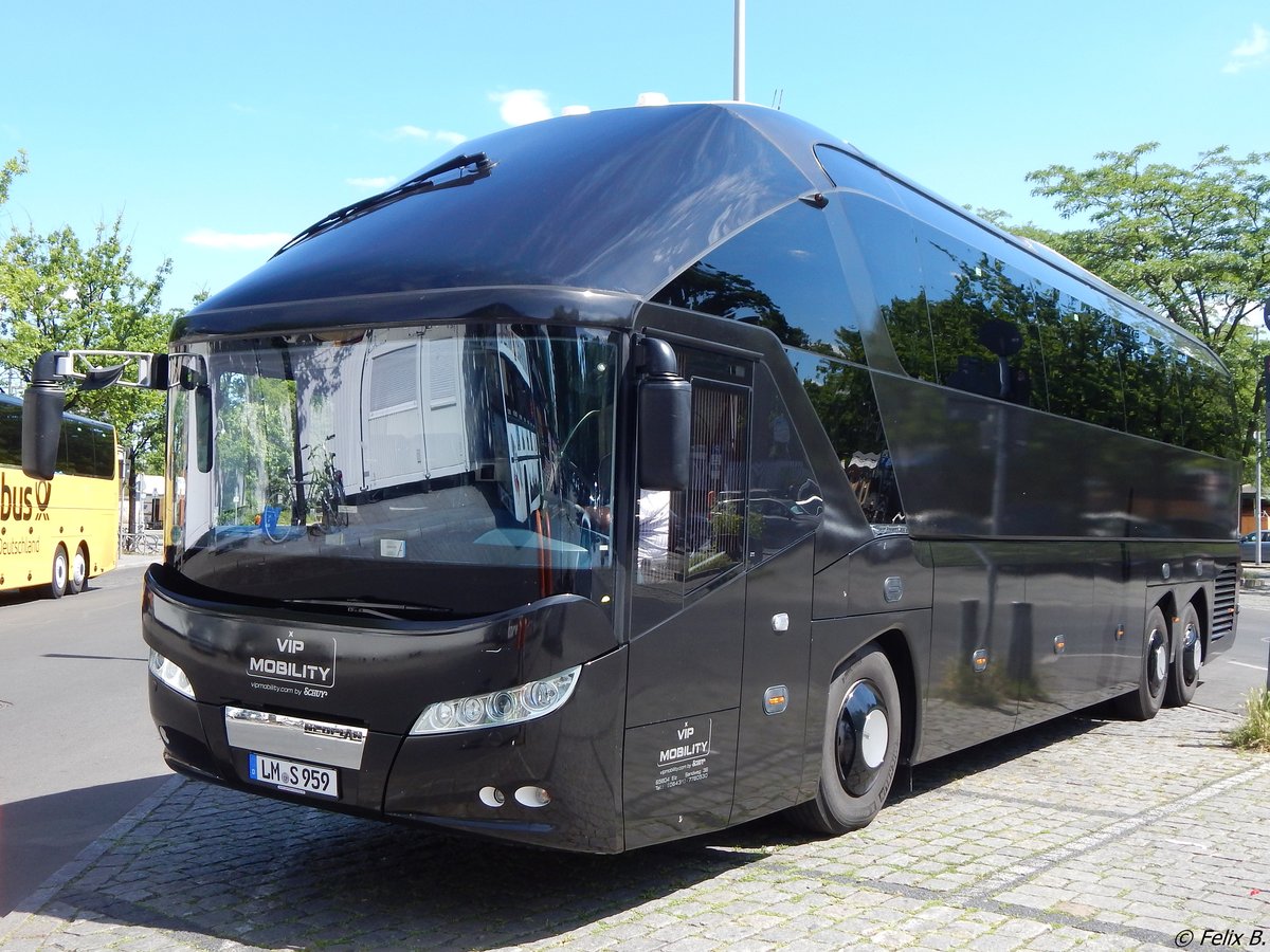 Neoplan Starliner von Schuy aus Deutschland in Berlin.