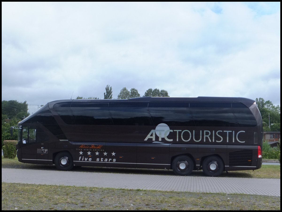 Neoplan Starliner von Steidl Reisen aus Deutschland in Sassnitz.