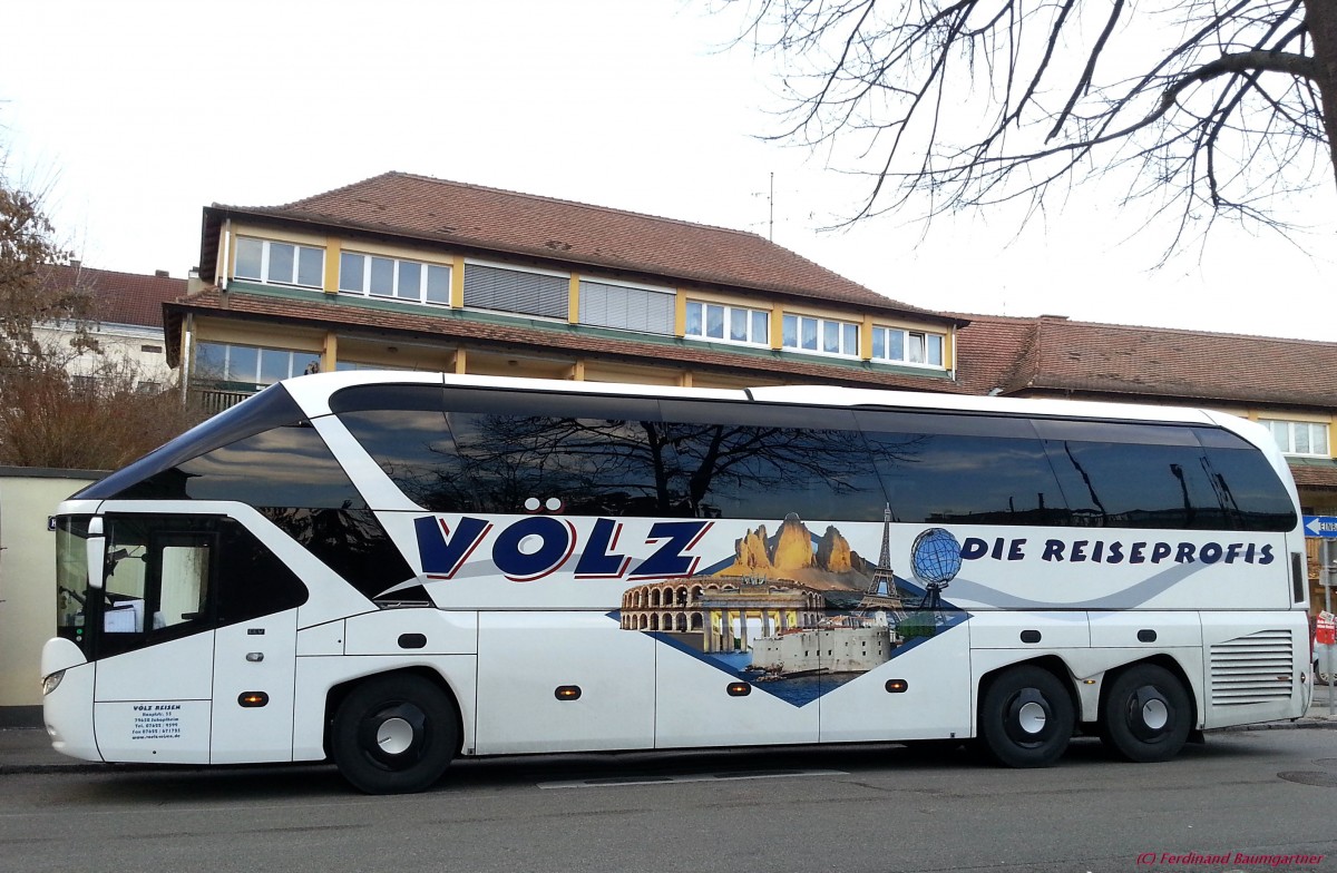 Neoplan Starliner von VLZ Busreisen aus der BRD am 2.1.2014 in Krems an der Donau.