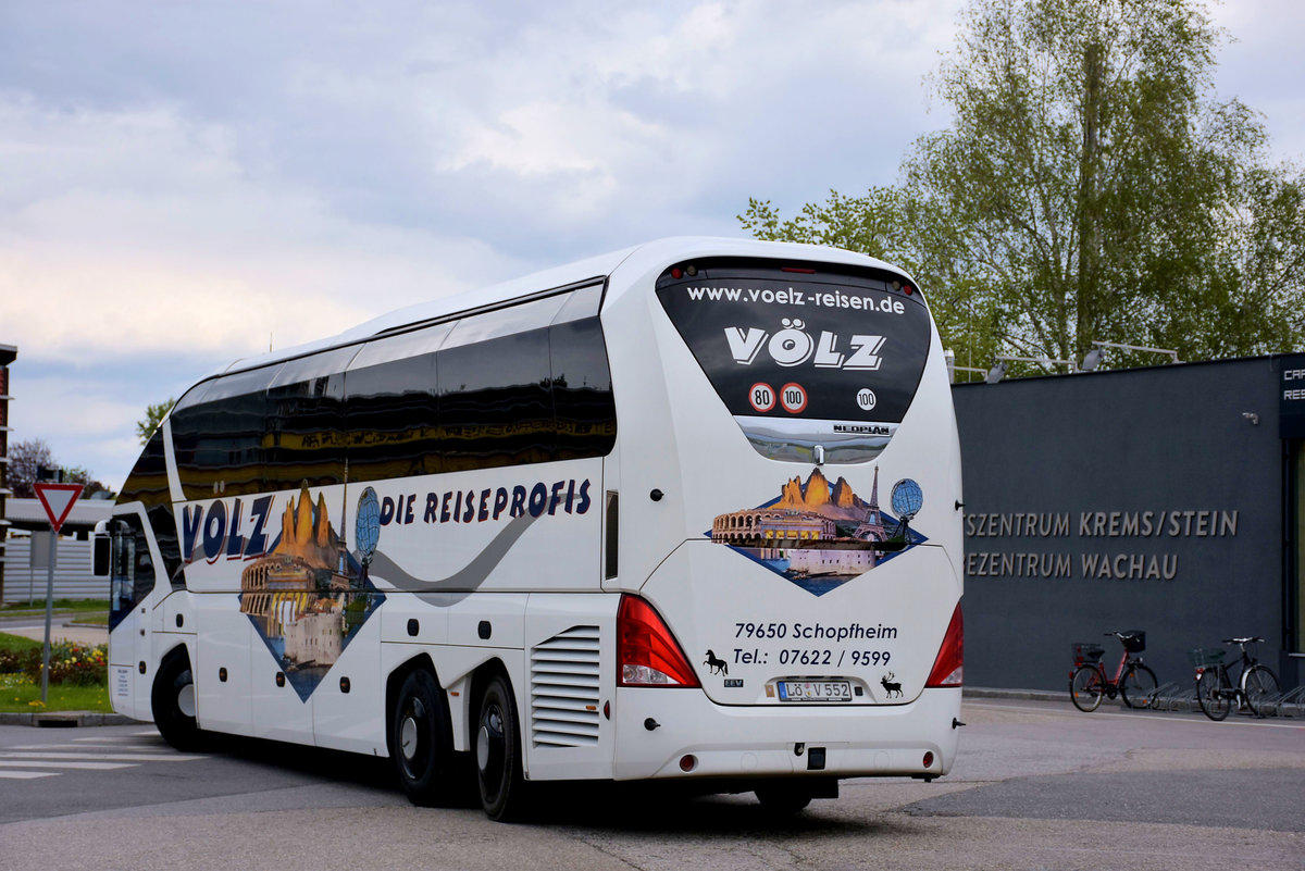 Neoplan Starliner von VLZ Reisen aus der BRD in Krems.