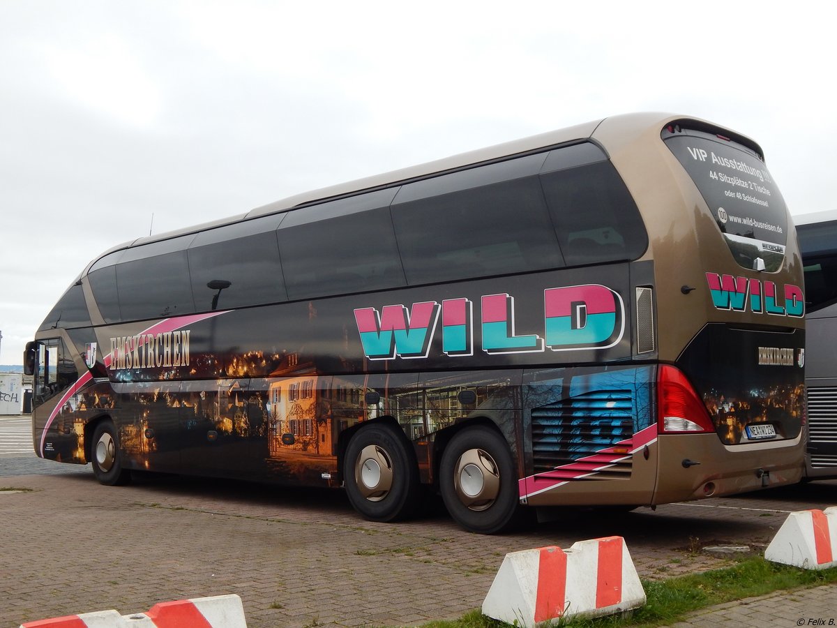 Neoplan Starliner von Wild aus Deutschland im Stadthafen Sassnitz.