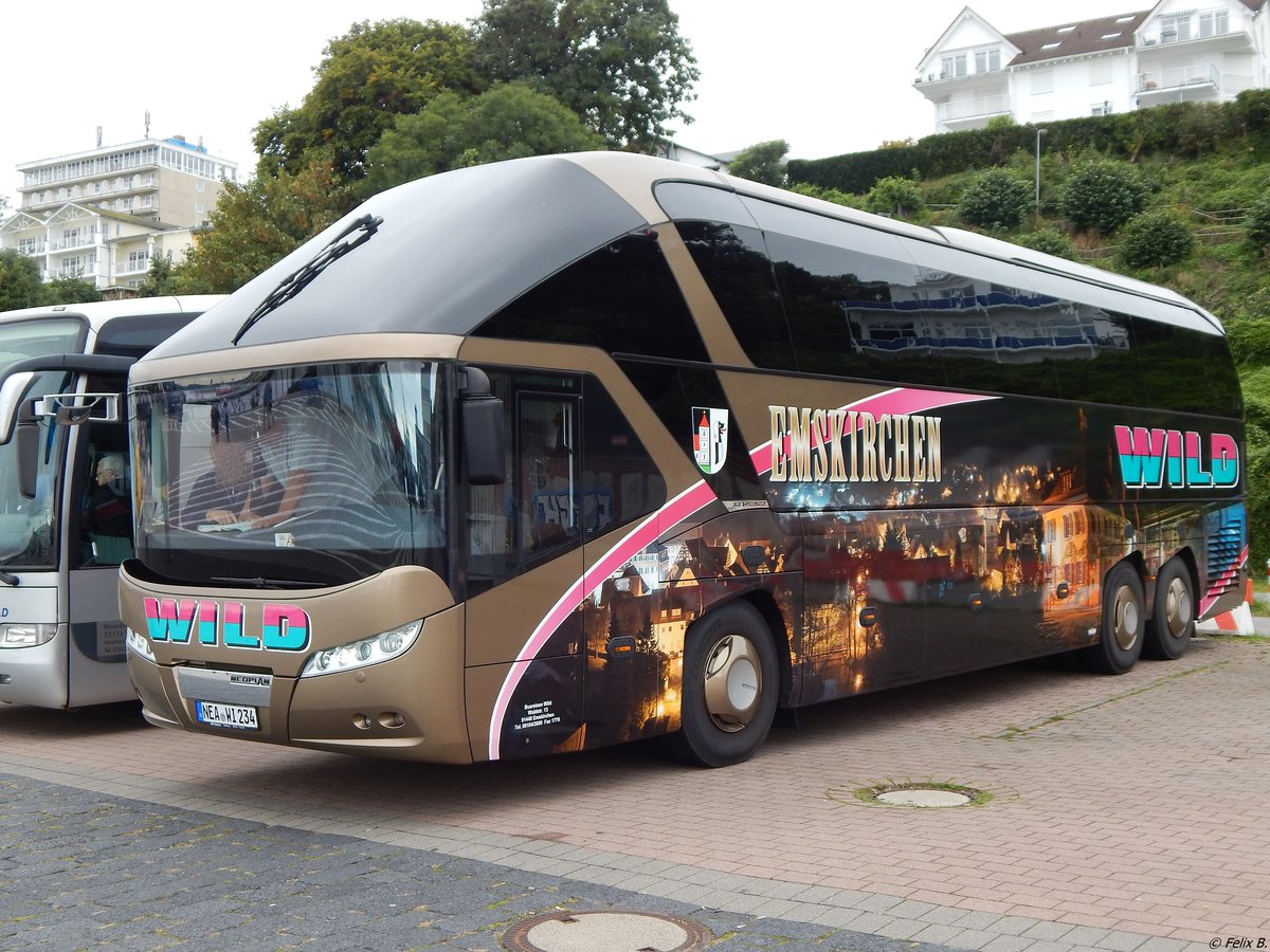 Neoplan Starliner von Wild aus Deutschland im Stadthafen Sassnitz.