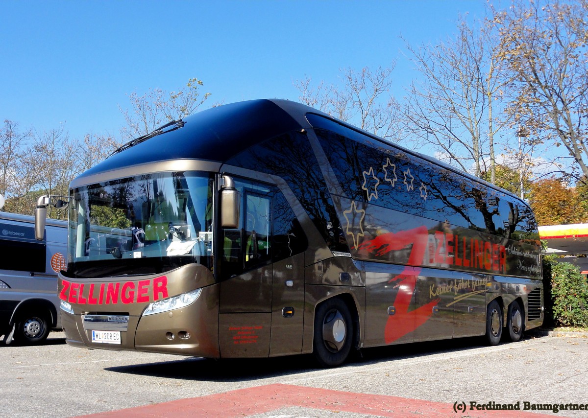 Neoplan Starliner von Zellinger Reisen aus sterreich am 12.10.2014 in Krems.