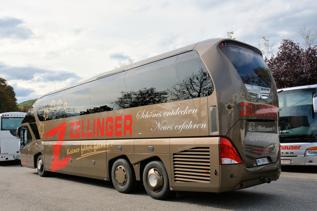 Neoplan Starliner von Zellinger Reisen aus Obersterreich in Krems gesehen.