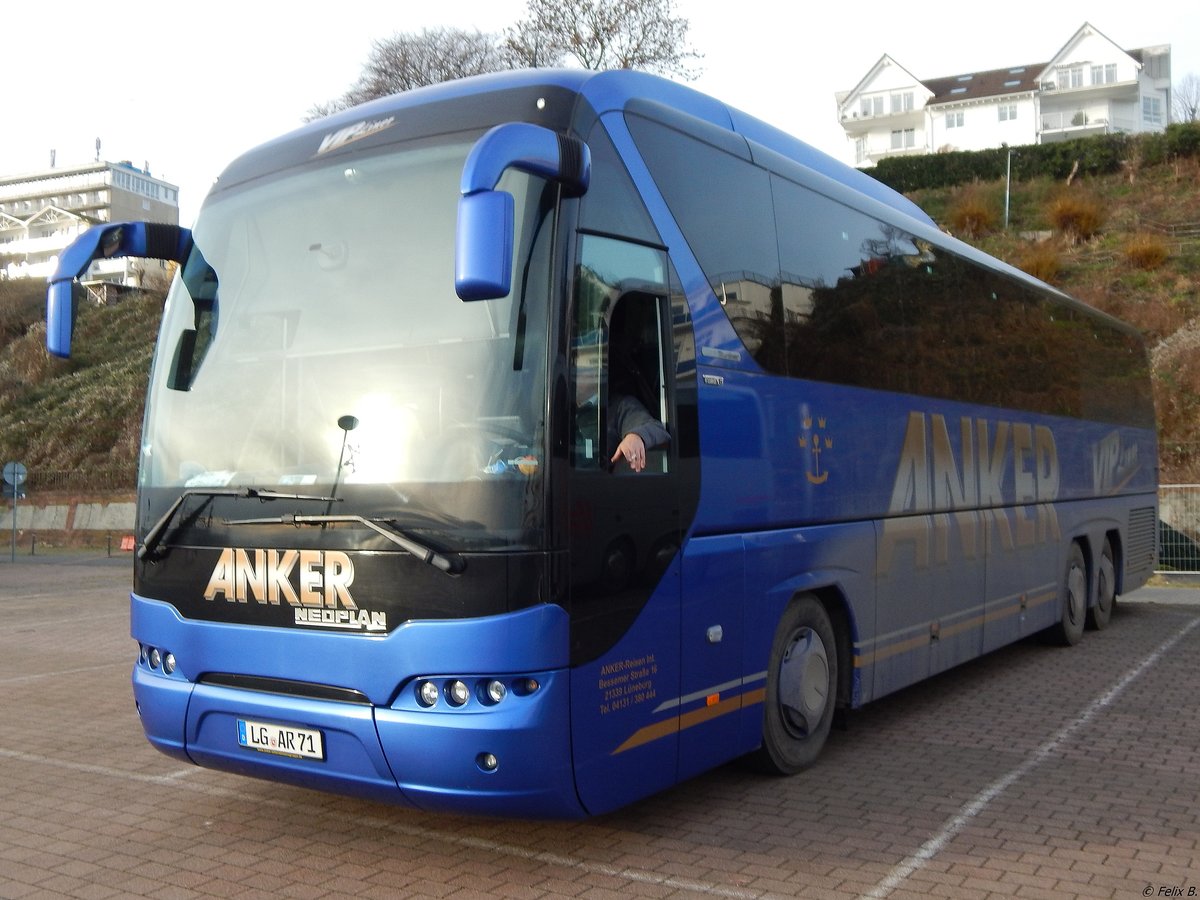 Neoplan Tourliner von Anker aus Deutschland im Stadthafen Sassnitz. 