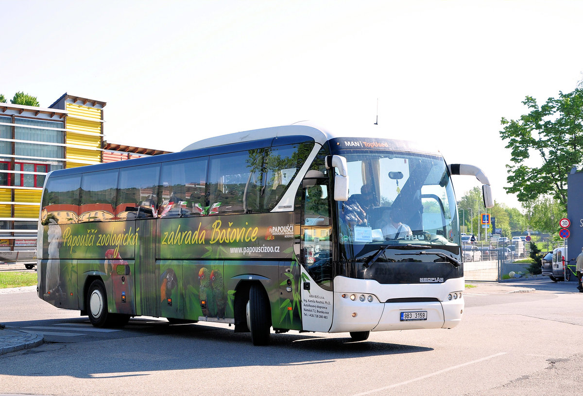 Neoplan Tourliner von ARA Bus aus der CZ in Krems gesehen.