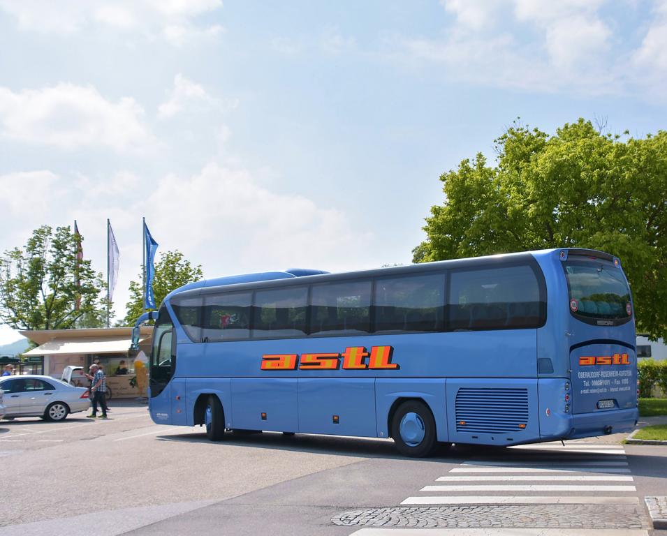 Neoplan Tourliner von ASTL Reisen aus der BRD in Krems.