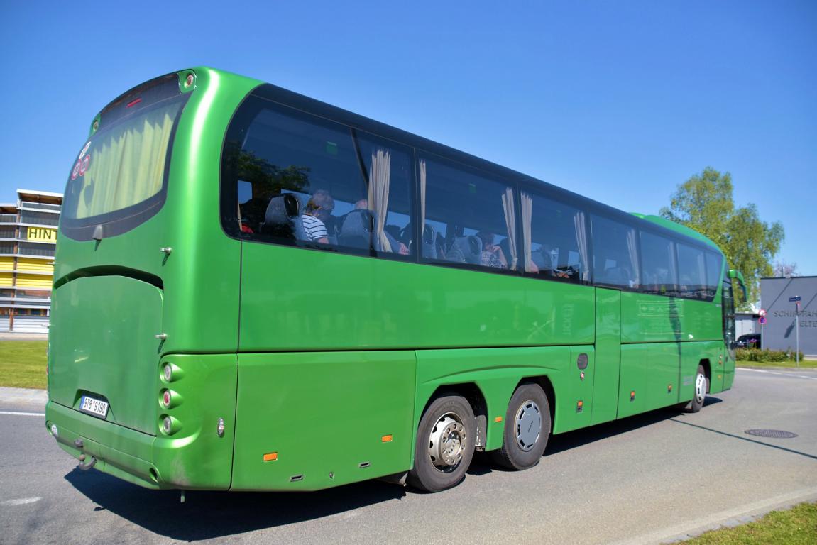 Neoplan Tourliner aus der CZ in Krems.