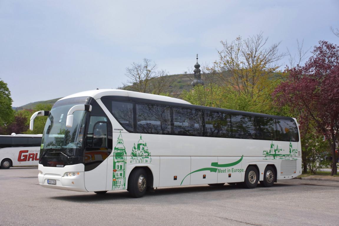 Neoplan Tourliner aus Ungarn in Krems.