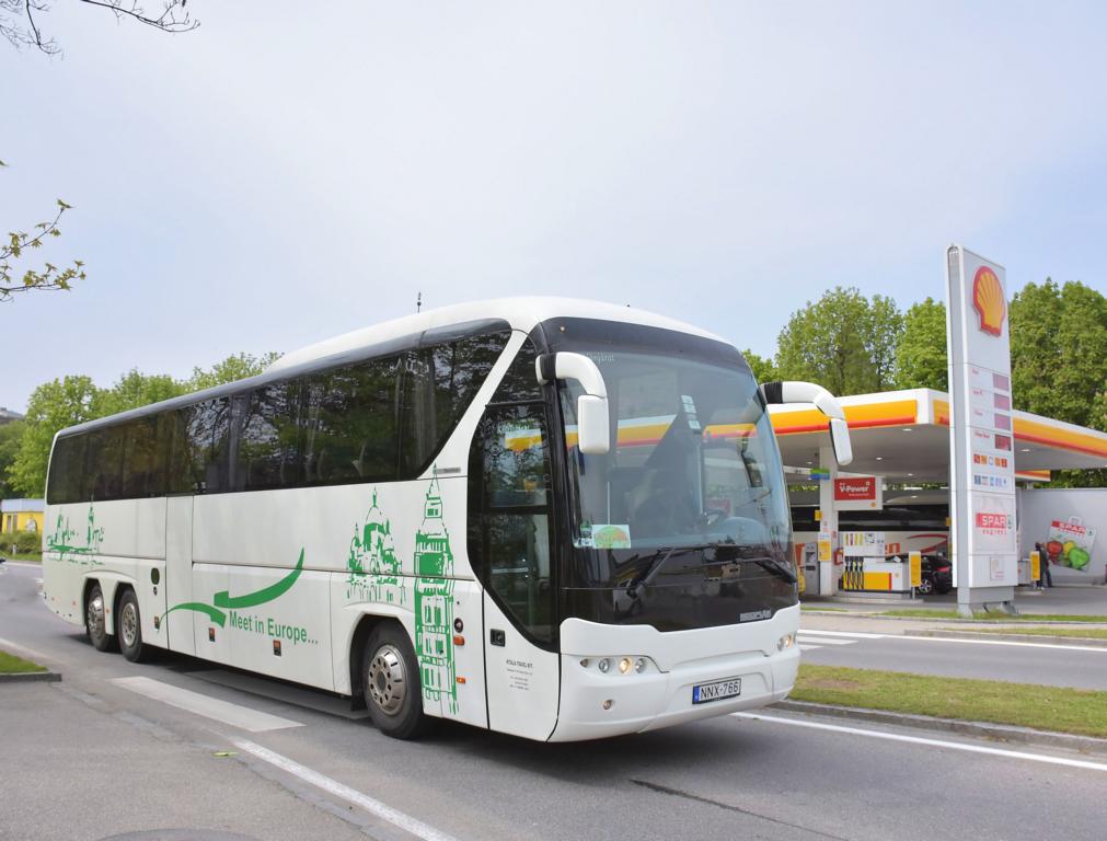 Neoplan Tourliner aus Ungarn in Krems.