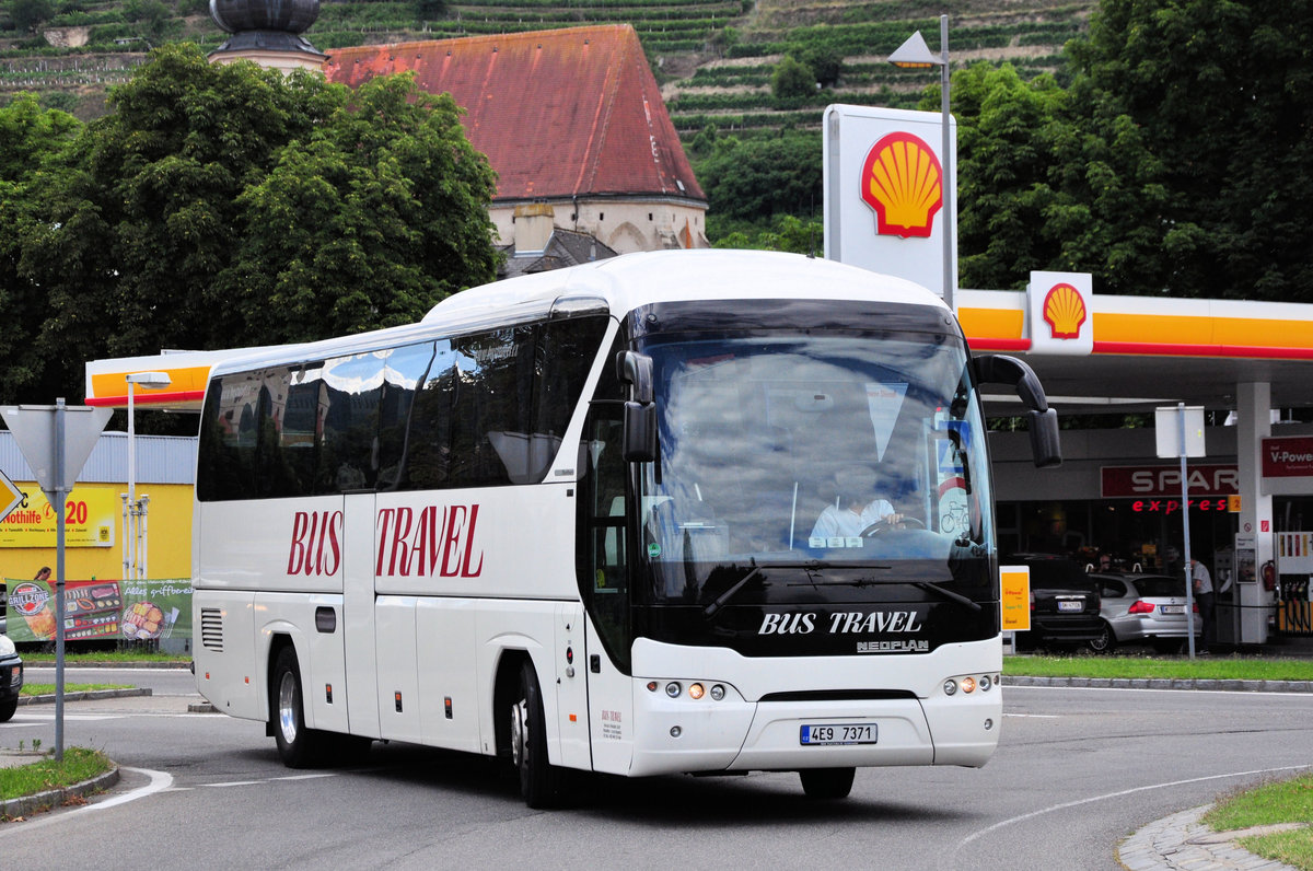 Neoplan Tourliner von Bus Travel aus der CZ in Krems.