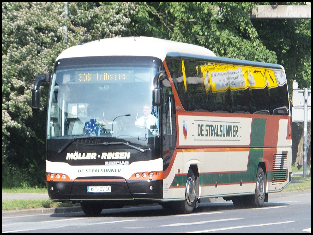 Neoplan Tourliner von De Stralsunner aus Deutschland in Stralsund.