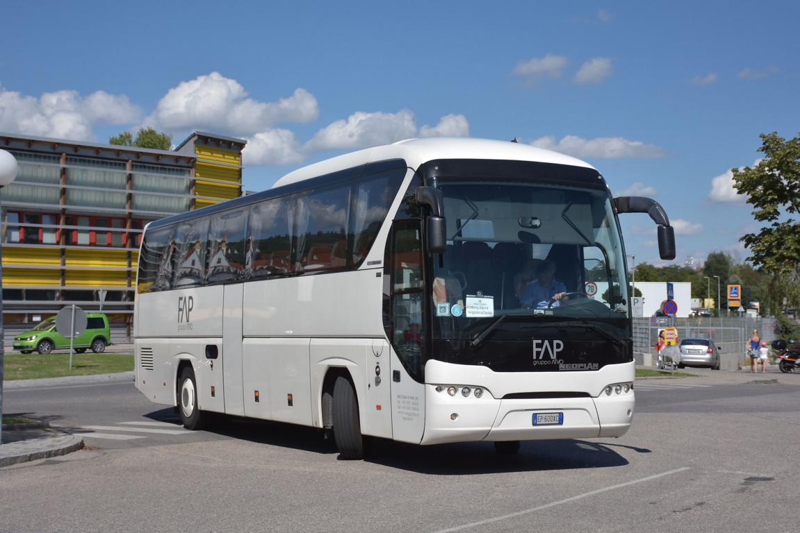 Neoplan Tourliner von FAP Reisen aus Italien im August 2017 in Krems.