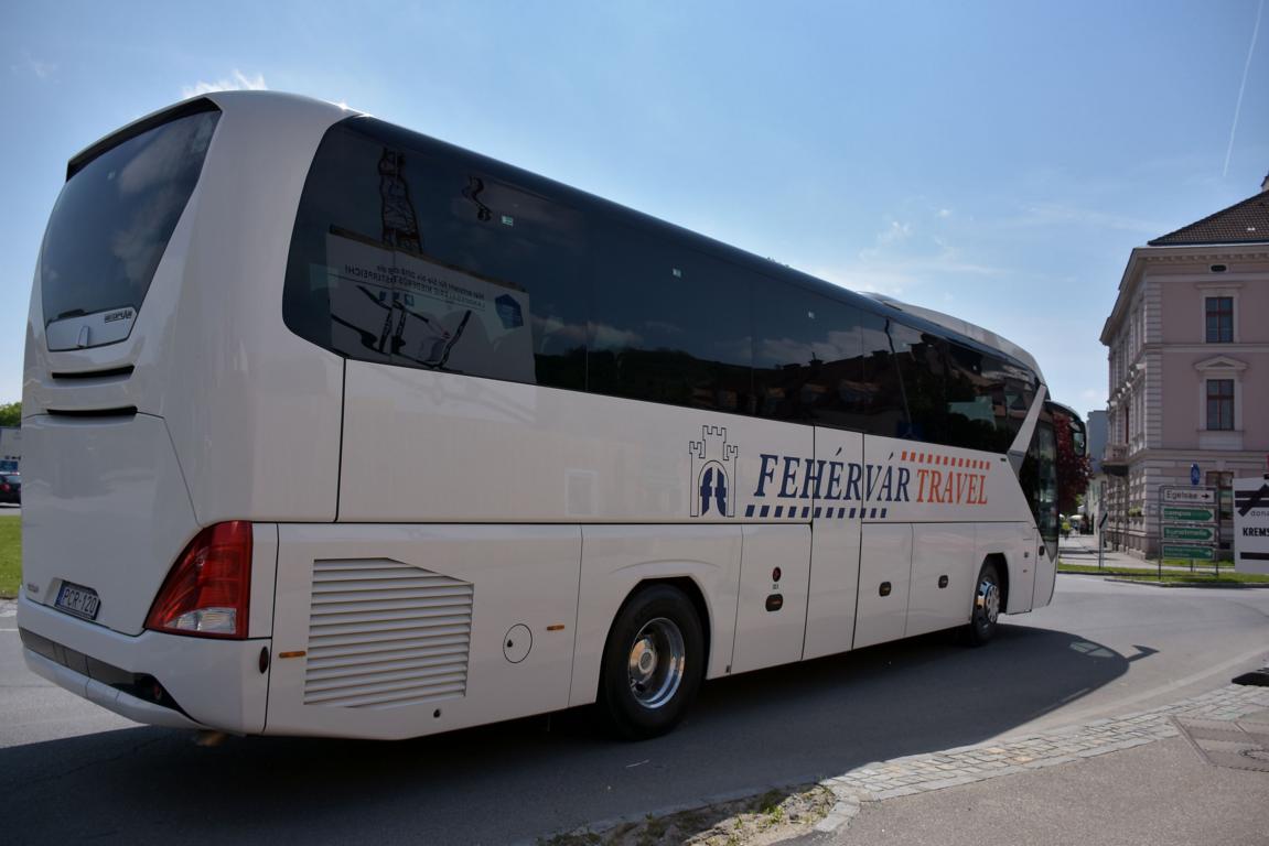 Neoplan Tourliner von Fehervar Travel aus Ungarn in Krems.