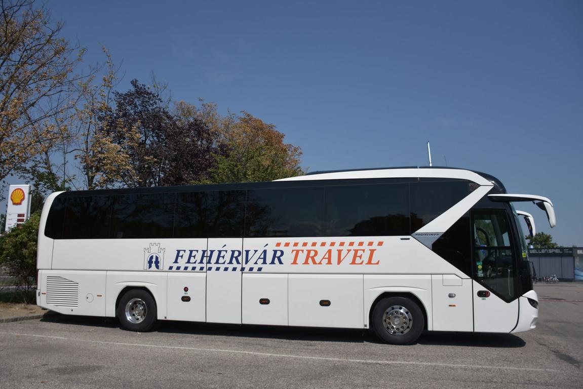 Neoplan Tourliner von Fehervar Travel aus Ungarn 2017 in Krems.