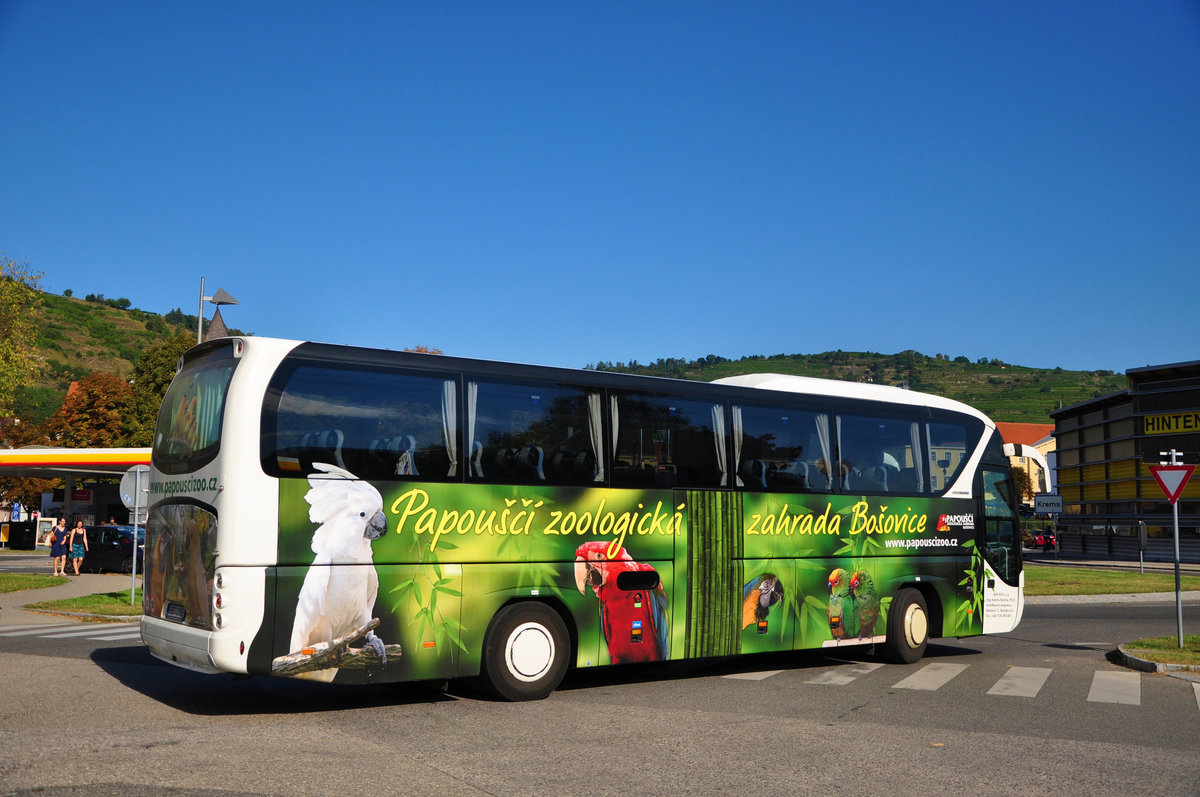 Neoplan Tourliner von Ing. Kamila Koutna aus der CZ in Krems gesehen.