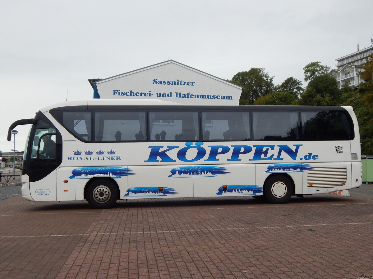 Neoplan Tourliner von Köppen GmbH aus Deutschland im Stadthafen Sassnitz.