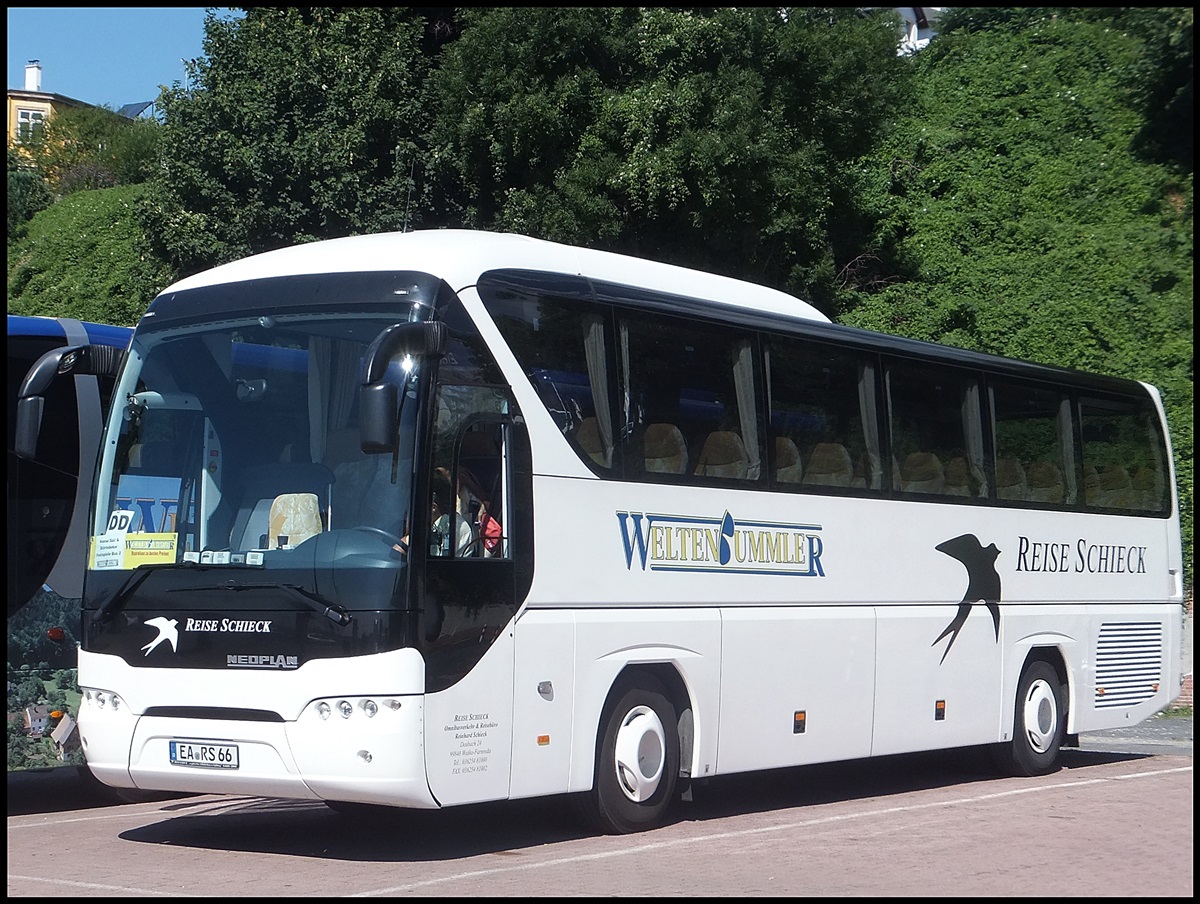 Neoplan Tourliner von Reise-Schieck/Weltenbummler aus Deutschland im Stadthafen Sassnitz.