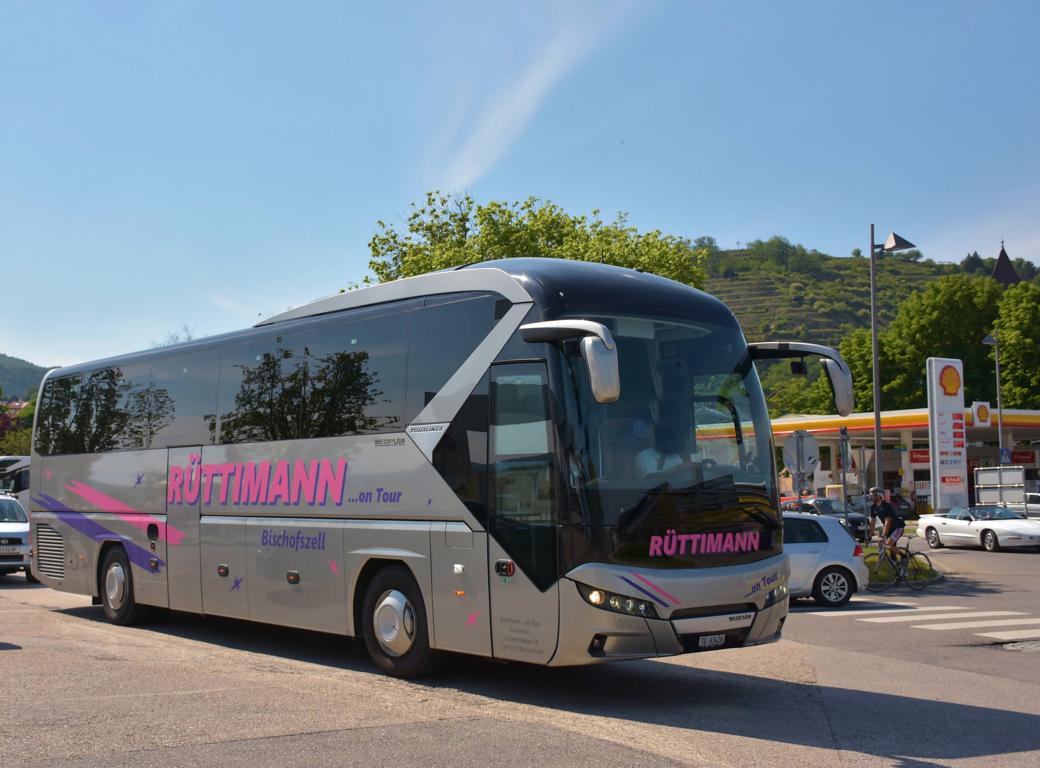 Neoplan Tourliner von RTTIMANN Reisen aus der CH im Mai 2018 in Krems.