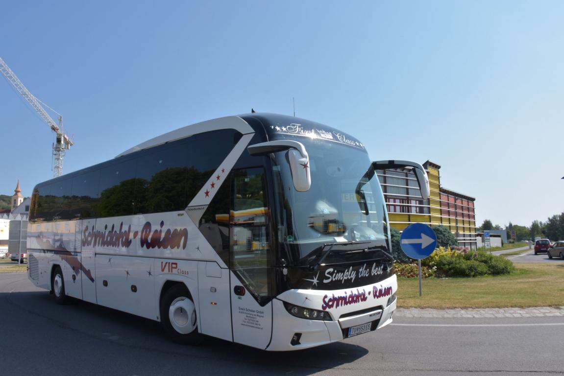 Neoplan Tourliner von Schmidatal Reisen aus sterreich 2017 in Krems.