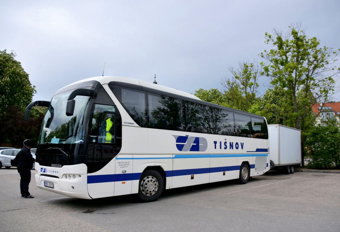 Neoplan Tourliner von Tisnov Reisen aus der CZ in Krems.