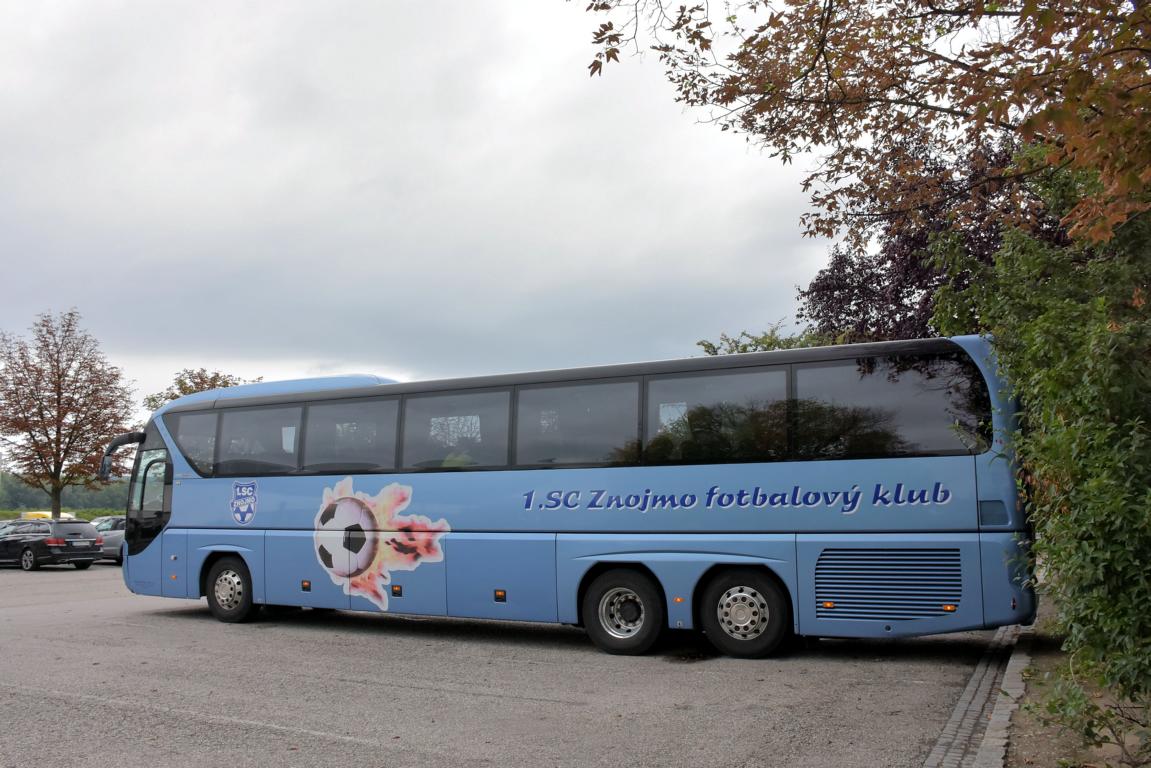 Neoplan Tourliner von Tunka Reisen aus der CZ 2017 in Krems.