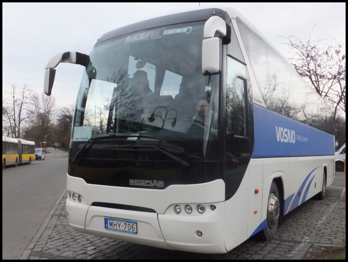 Neoplan Tourliner von Vosaio Travel/Kuti Travel aus Ungarn in Berlin.