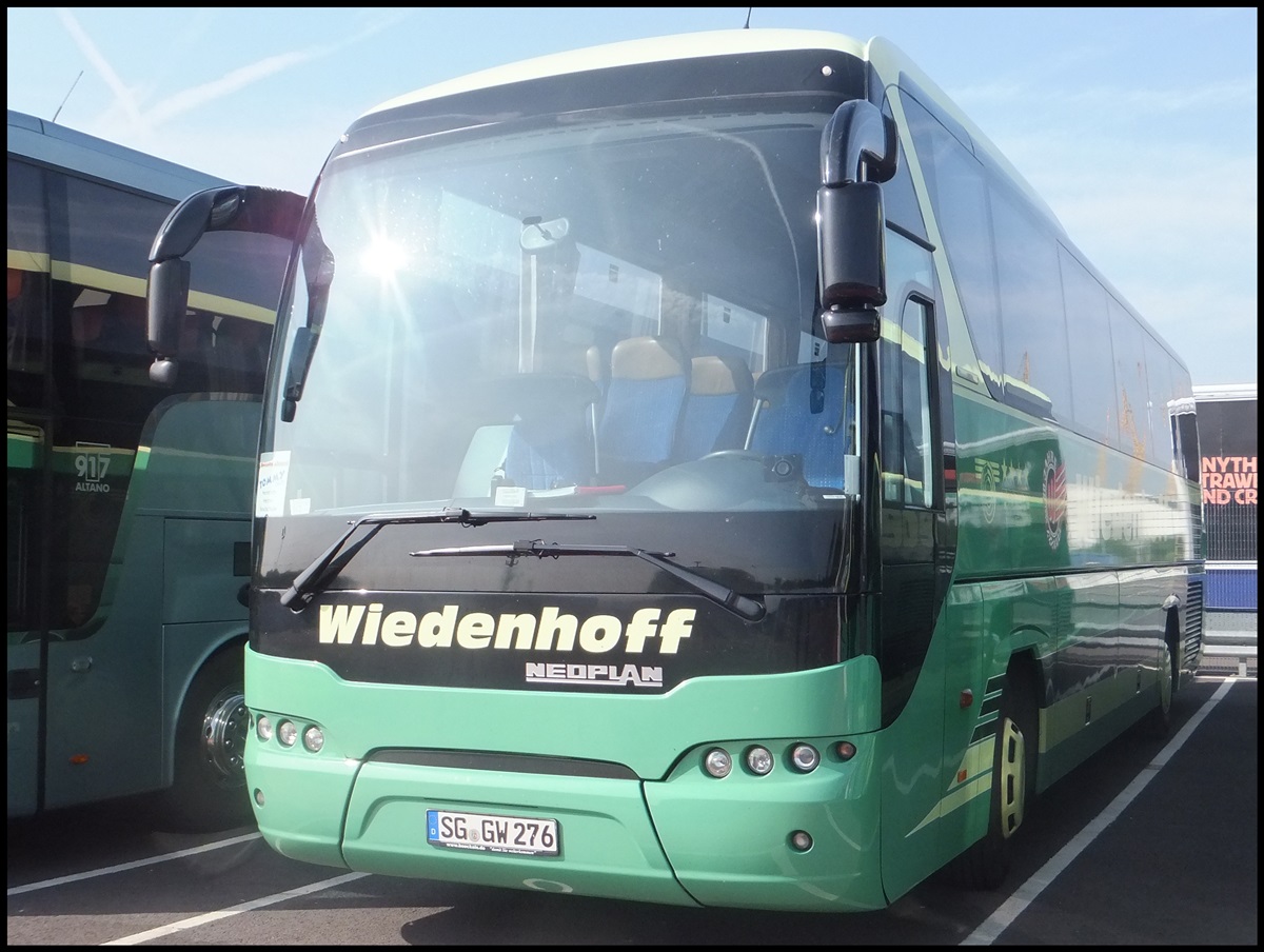 Neoplan Tourliner von Wiedenhoff aus Deutschland in London.