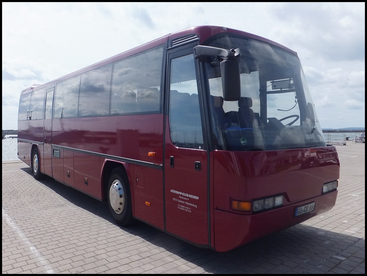 Neoplan Transliner von Gstrow-Club-Reisen aus Deutschland im Stadthafen Sassnitz.