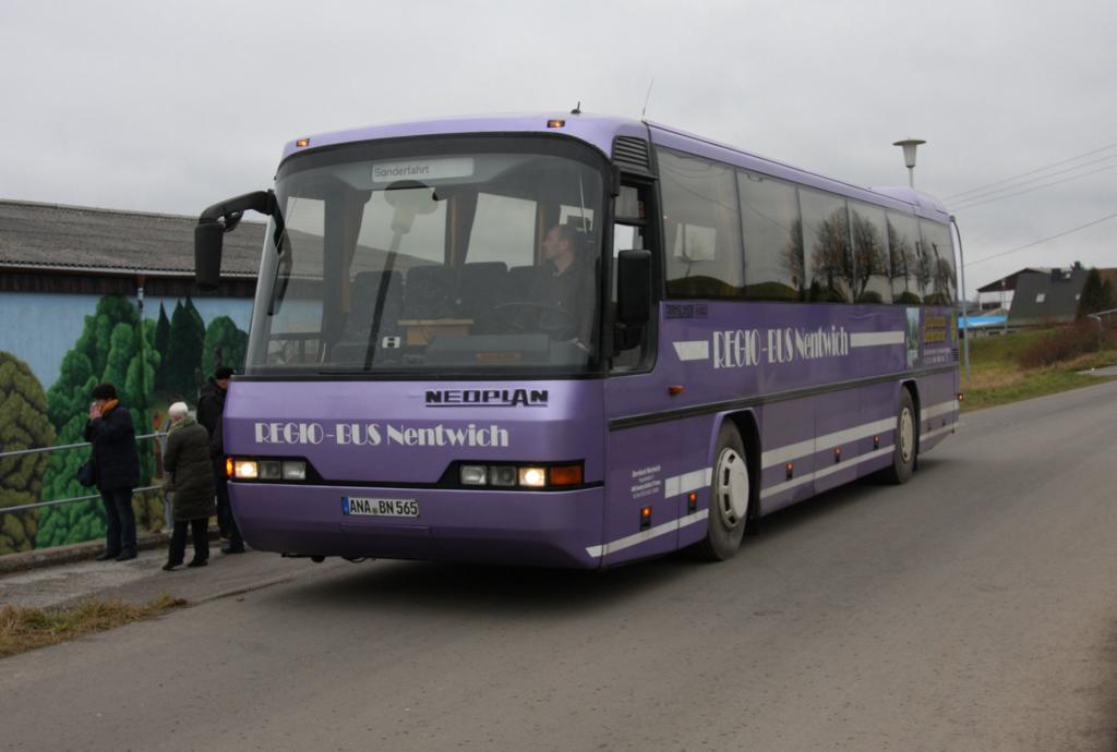 Neoplan Transliner N 316  am 7.12.2014 in Schnfeld im Erzgebirge.