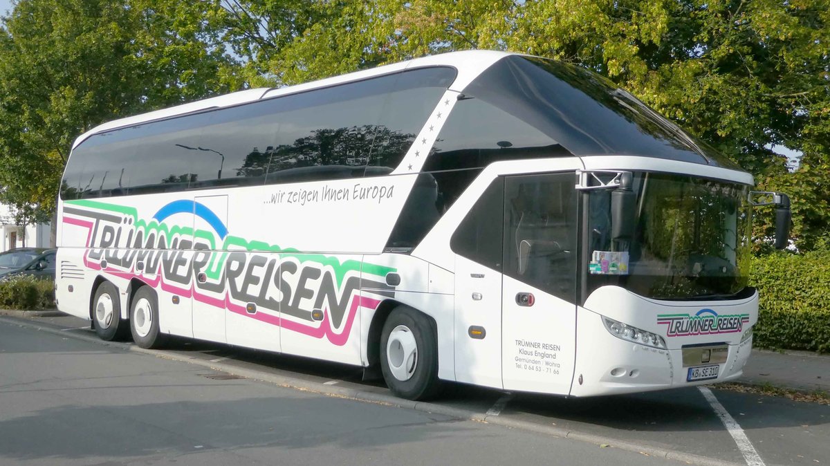 Neoplan von TRMNER-Reisen steht im September 2019 in Hnfeld