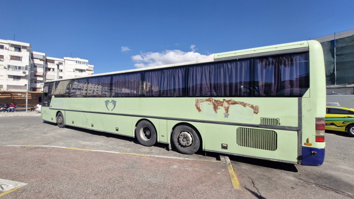 Neoplan, unbekannter Betreiber in Albanien/Durr�s Busparkplatz, Aufgenommen am 18. Oktober 2026