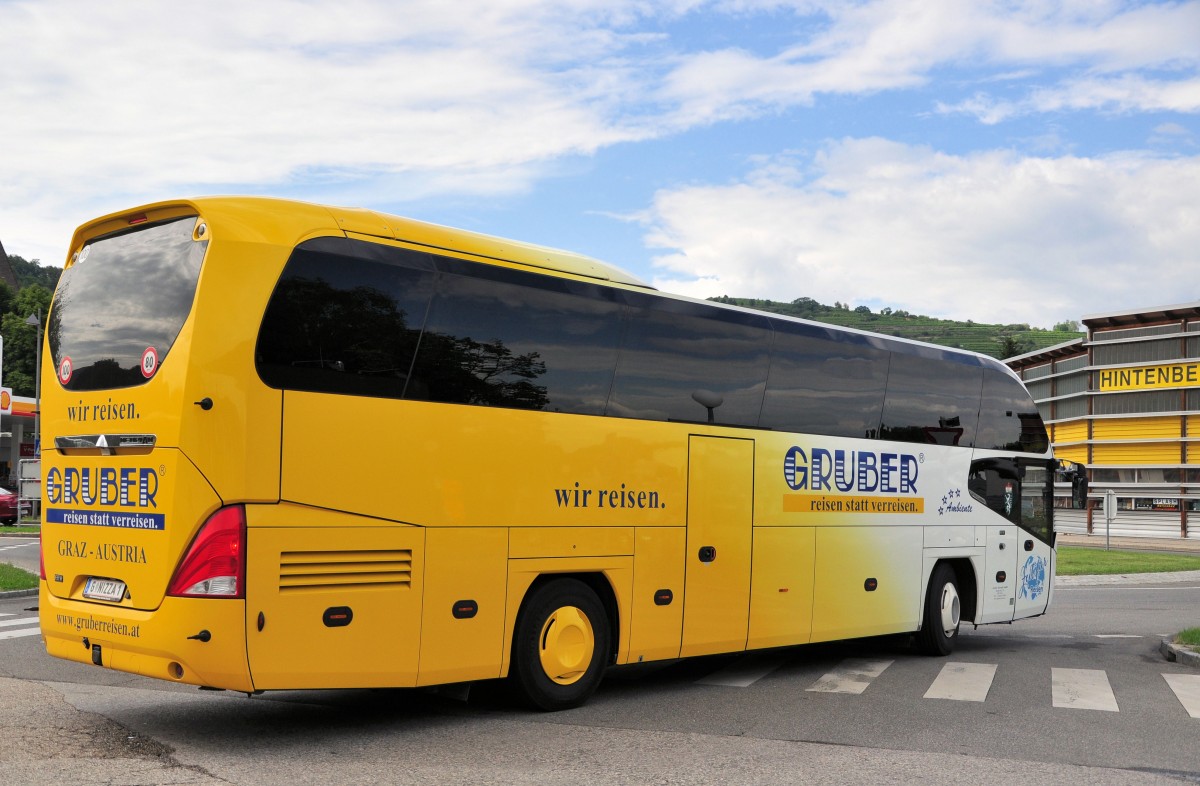 Neoploan Cityliner von Gruber Reisen aus sterreich am 12.Juli 2014 in Krems gesehen.