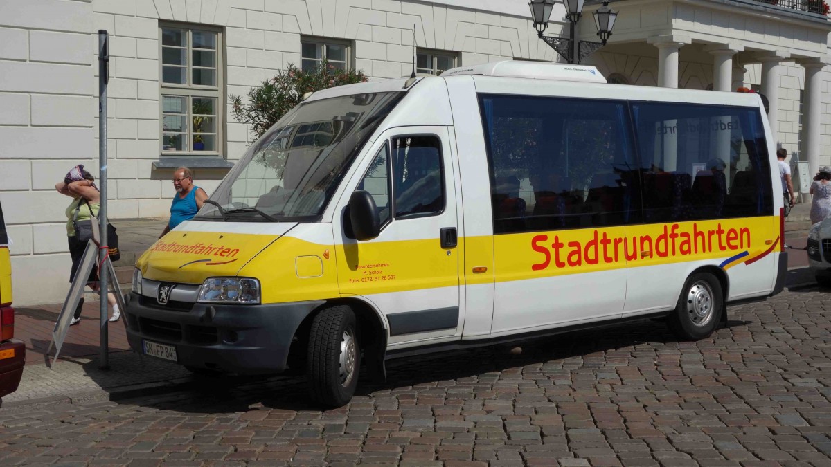 Peugeot als Stadtrundfahrtbus in Wismar, August 2014 