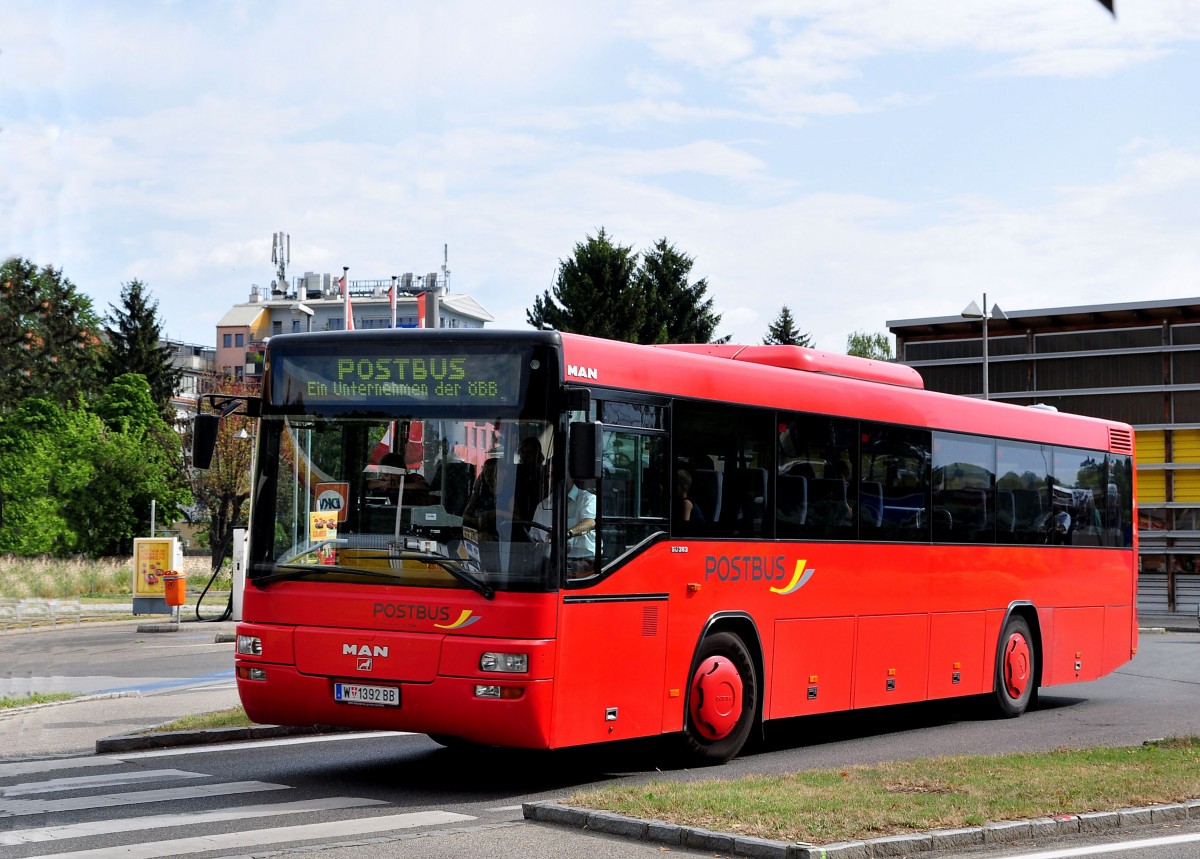 Postbus,ein Unternehmen der BB,MAN S363 in Krems unterwegs.