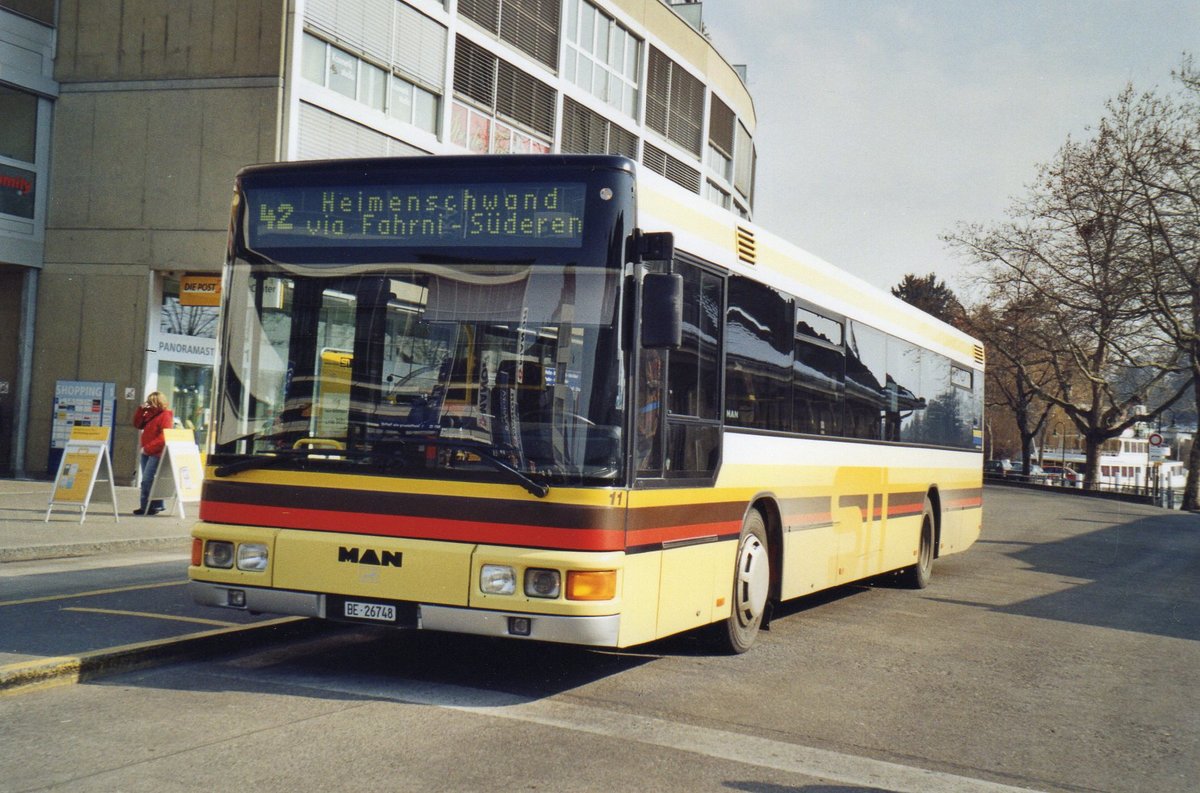 (R 4101) - STI Thun - Nr. 11/BE 26'748 - MAN (ex TSG Blumenstein Nr. 2) am 4. Mrz 2005 beim Bahnhof Thun