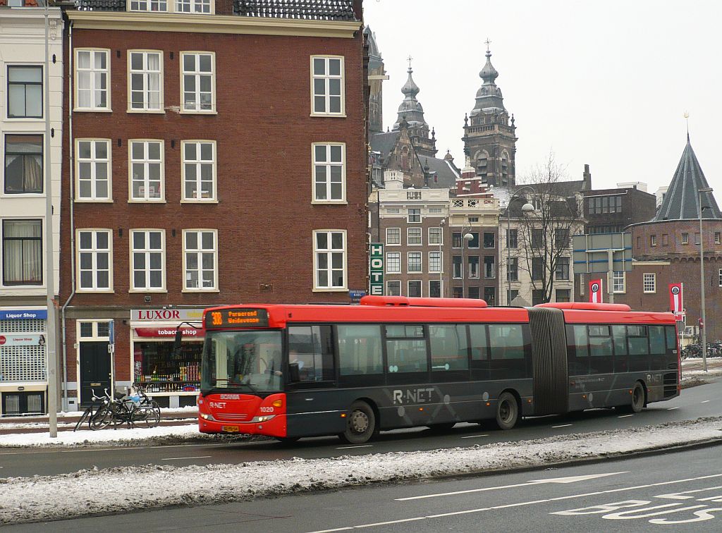 R-Net EBS Bus 1020 Scania Omnilink G R-net Baujahr 2011. Prins Hendrikkade, Amsterdam  23-01-2013.