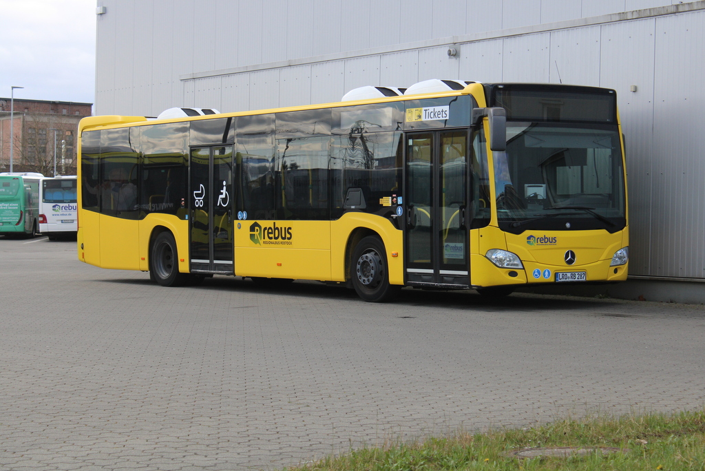 Regional Bus Rostock abgestellt in Hhe Rostock/Hauptbahnhof Sd.06.04.2025 