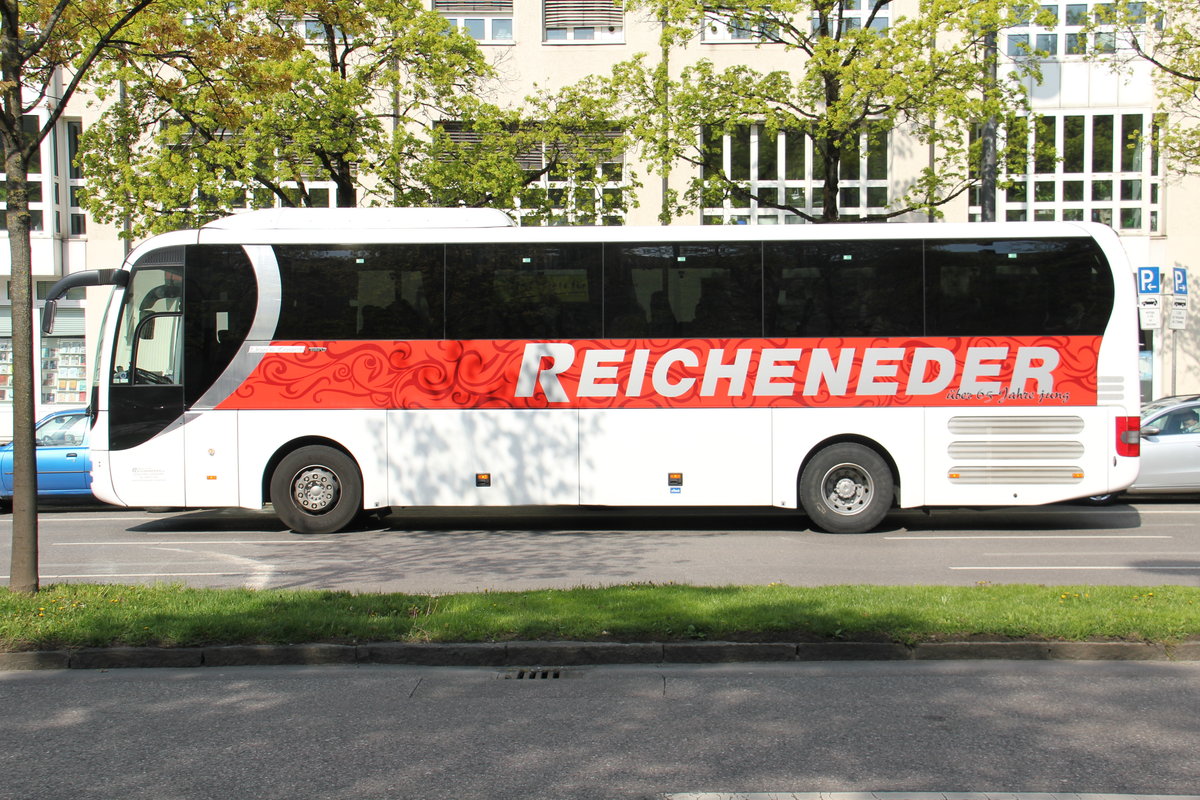 Reicheneder, Wallersdorf - MAN Lion's Coach am 20. April 2016 in Mnchen (Aufnahme: Martin Beyer)