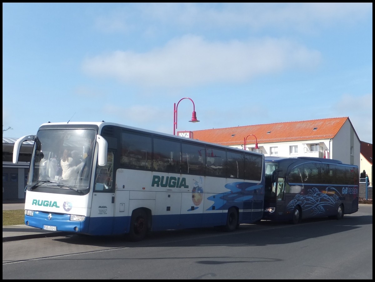 Renault Iliade von Rugia Reisen aus Deutschland und Mercedes Travego von GFB-Reisen aus Deutschland in Bergen.