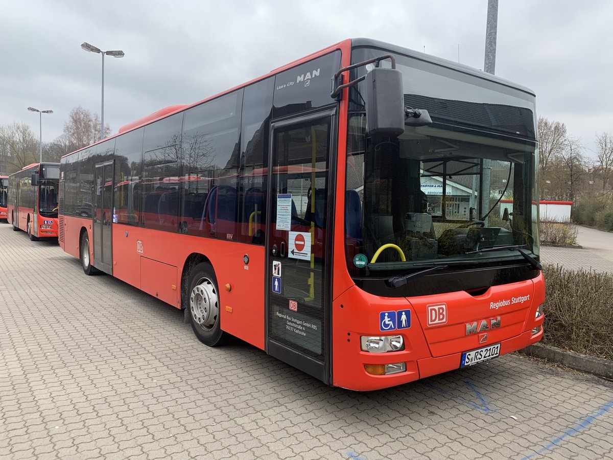 S-RS 2101 (Baujahr 2011) von Regiobus Stuttgart steht am 29.3.2020 auf deren Abstellplatz in Ellwangen.