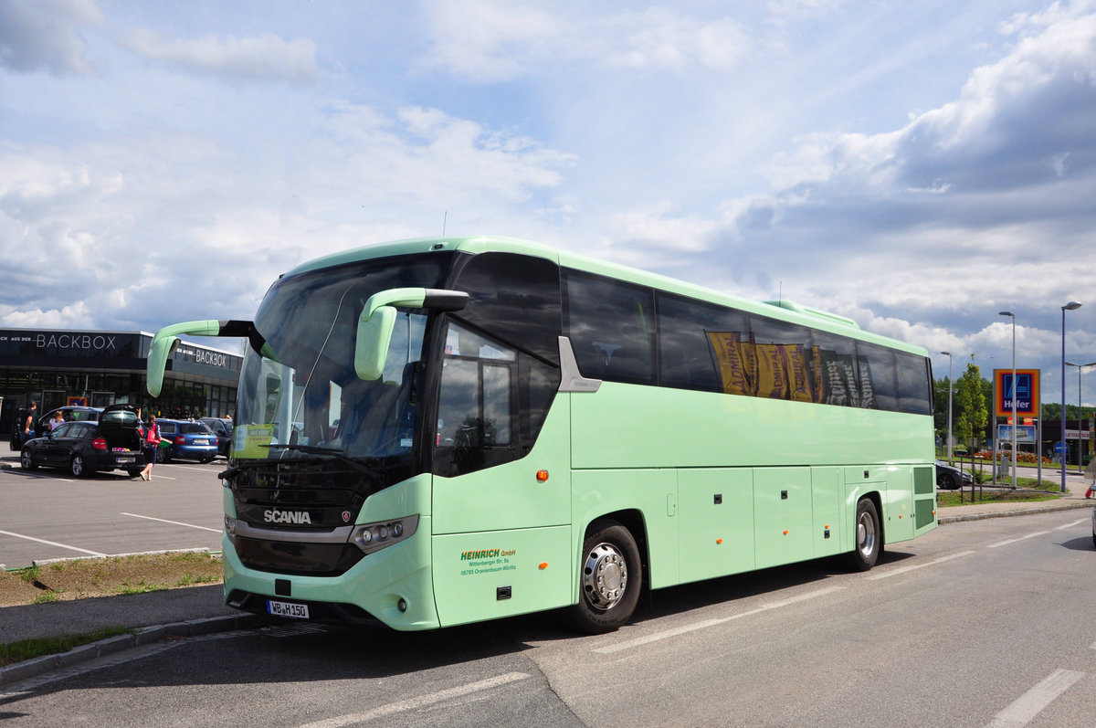 Scania interlink von Heinrich Reisen aus der BRD in Krems.